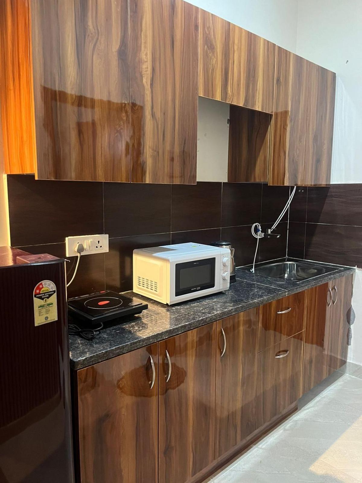 Studio Apartment In Greater Noida Bagian luar foto