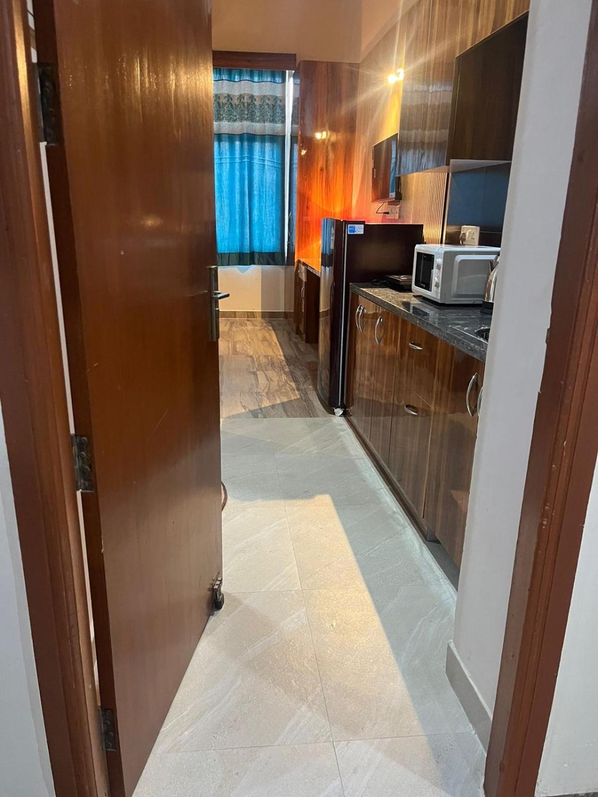 Studio Apartment In Greater Noida Bagian luar foto